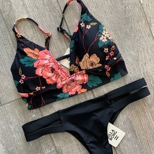 🔥🔥BILLABONG - DARK FLORAL ISLA BIKINI SET🔥🔥